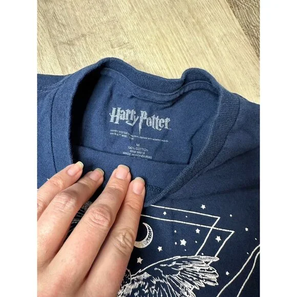 Harry Potter Cropped Graphic Tee Size Medium - Picture 3 of 4
